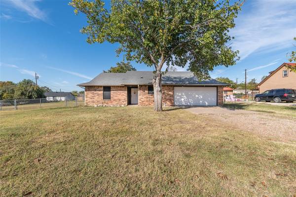 413 Birchwood Street, Azle, TX 76020