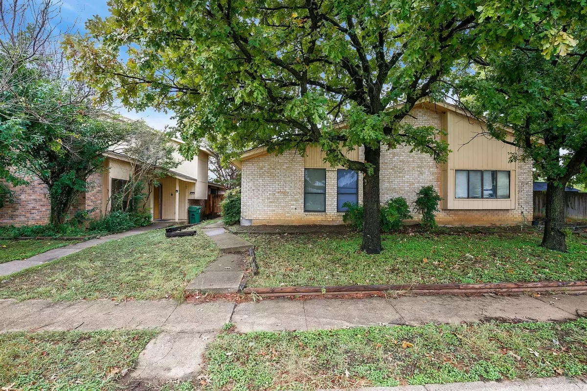 Arlington, TX 76014,101 & 103 W Timberview Lane