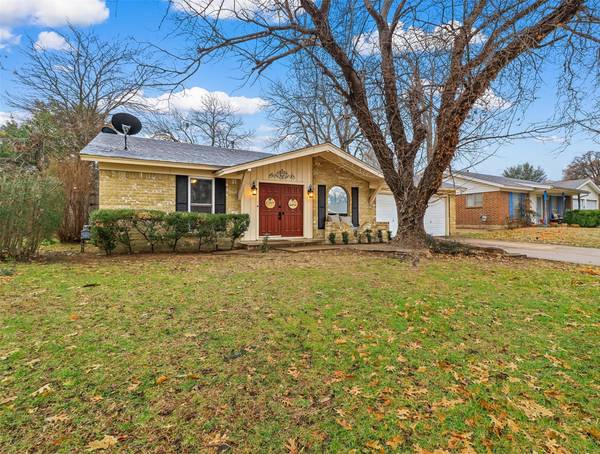 2902 David Lane, Arlington, TX 76013