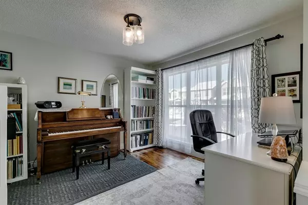 Calgary, AB T2Z 4P6,432 Prestwick CIR SE