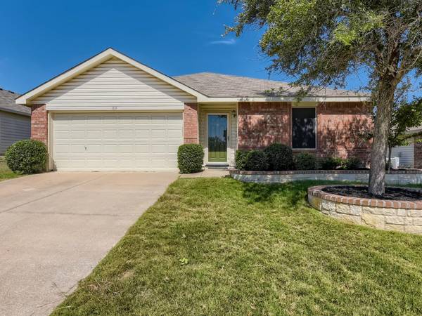 816 Poncho Lane, Fort Worth, TX 76052