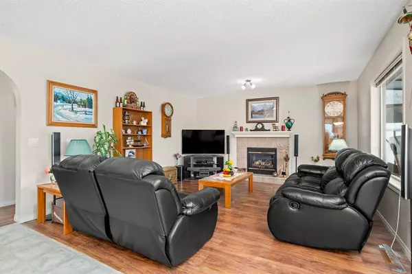 Chestermere, AB T1X 1M4,126 West Lakeview CRES