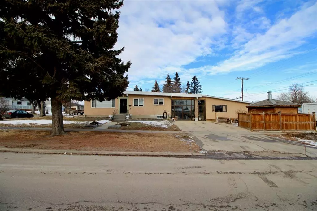 Calgary, AB T2K 3E7,12 Northmount DR NW