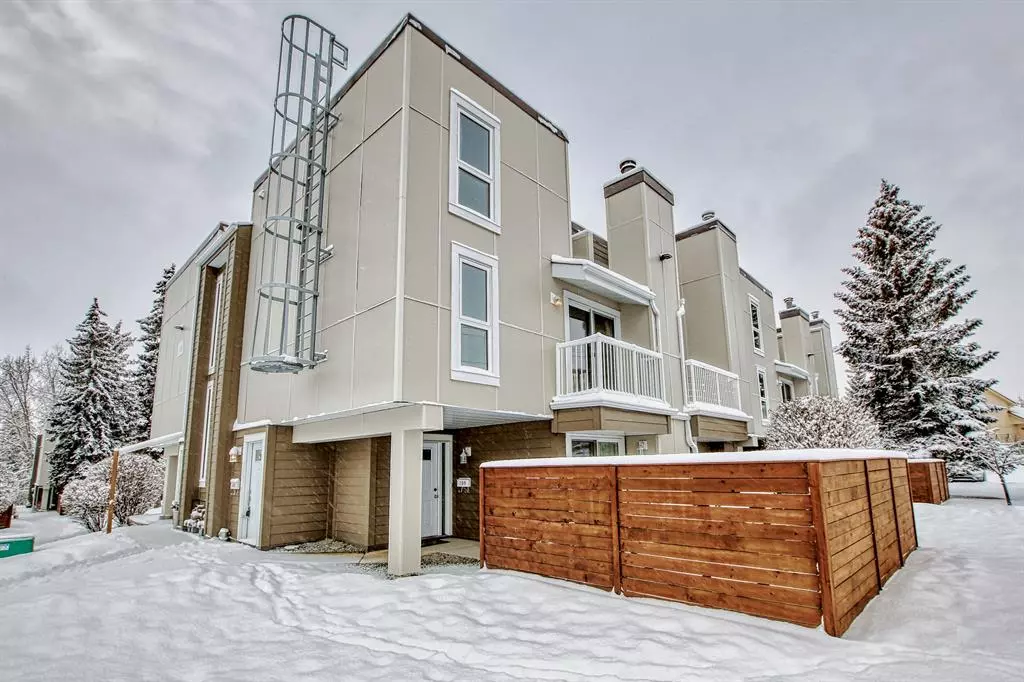 Calgary, AB T2W2P2,13104 Elbow DR SW #106