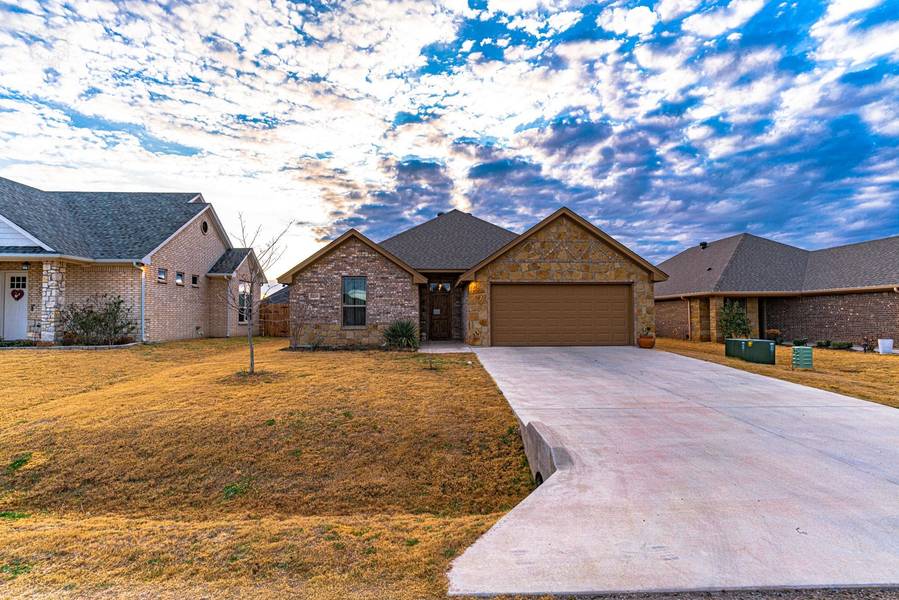 3210 White Horse Drive, Granbury, TX 76049