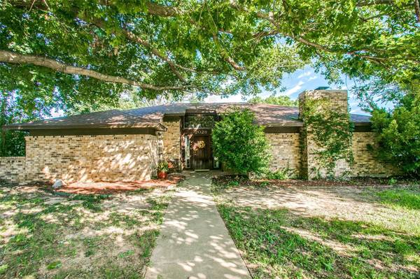 2028 Eagle Nest Pass, Lewisville, TX 75077