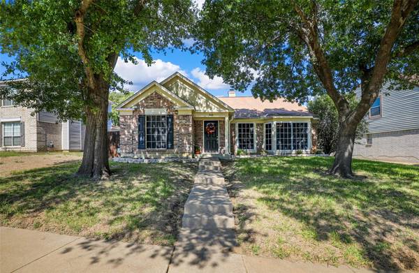 868 Chaparral Drive, Grand Prairie, TX 75052