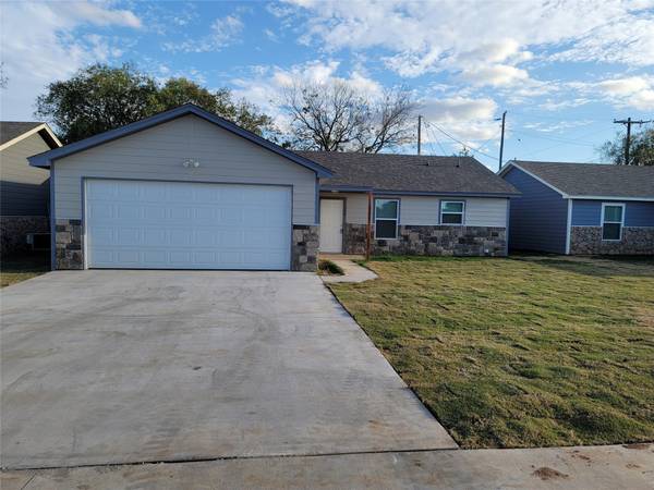 420 Whitney Court, Rio Vista, TX 76093