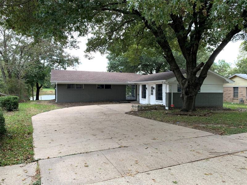 520 Lakeshore Drive, Ennis, TX 75119