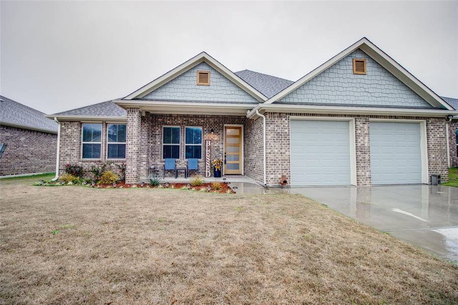 706 Oakmont Drive, Ennis, TX 75119