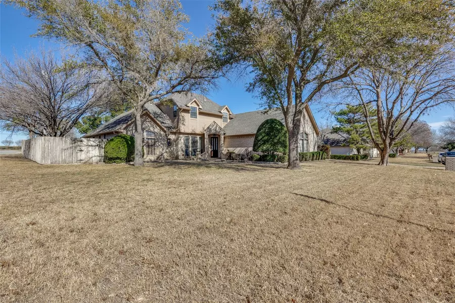 3666 Snow Creek Drive, Fort Worth, TX 76008