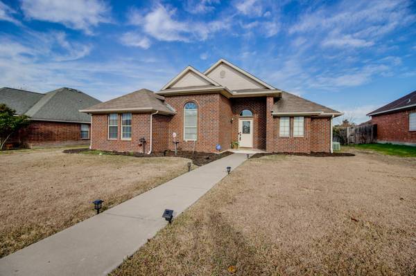 1202 Louise Lane, Ennis, TX 75119