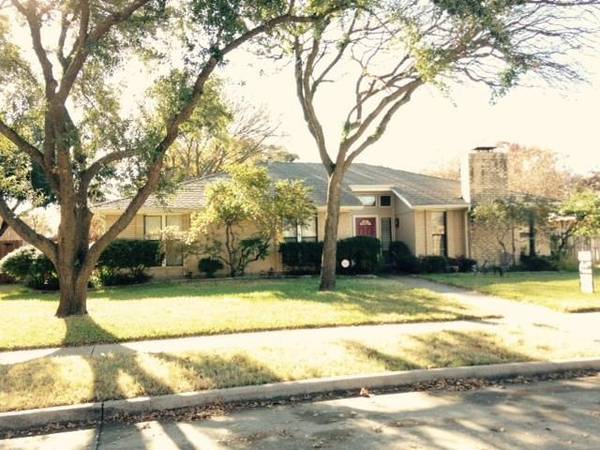 2102 Pleasant Drive, Ennis, TX 75119