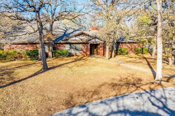 2009 Red Oak Drive, Burleson, TX 76028