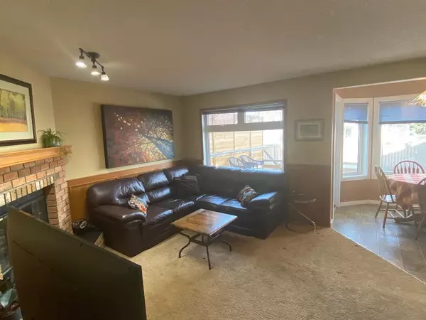 Calgary, AB T2X 3B7,145 Sundown PL SE