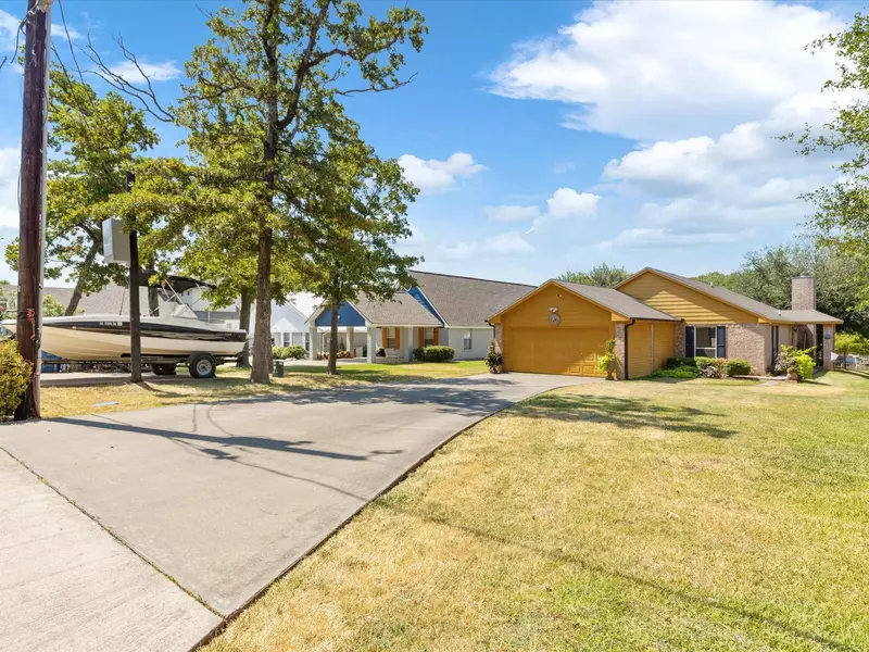 155 Rueda Encina Street, Gun Barrel City, TX 75156