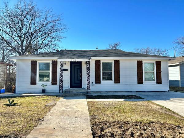 2012 Ash Crescent Street, Fort Worth, TX 76104