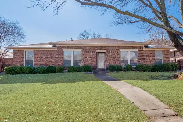 1914 Middle Glen Drive, Carrollton, TX 75007