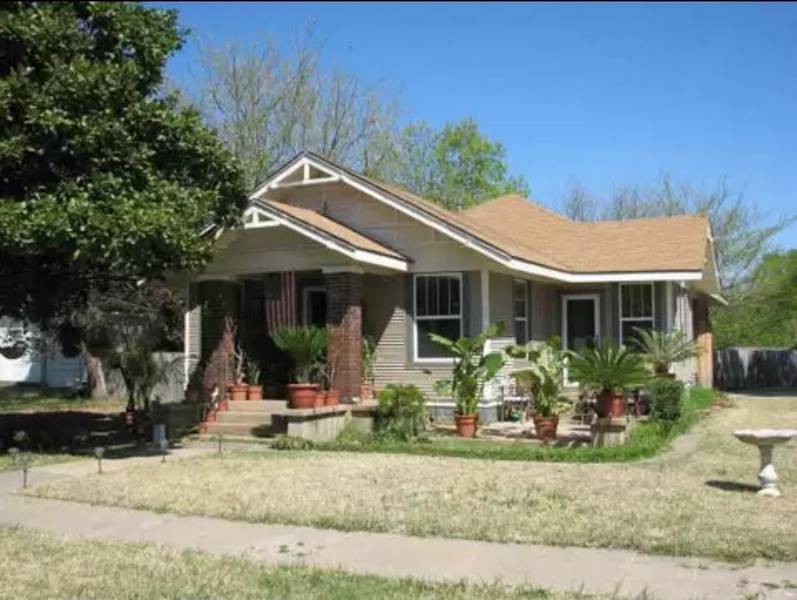 306 W MAPLE, Whitewright, TX 75491