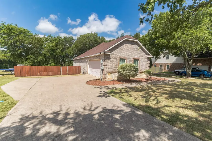 415 S Parks Drive, Desoto, TX 75115