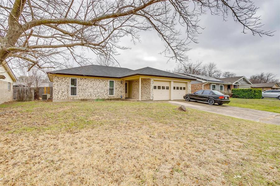 5708 Twin Oaks Drive, Haltom City, TX 76148