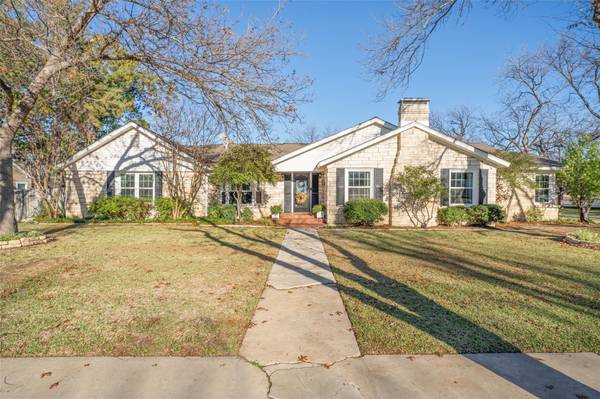 1910 Belmeade Avenue, Brownwood, TX 76801