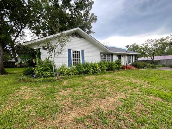 904 Pegues Street, Mansfield, LA 71052