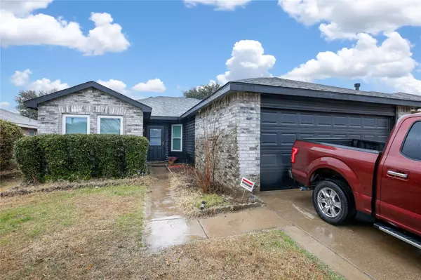 8733 Hunters Trail, Fort Worth, TX 76123