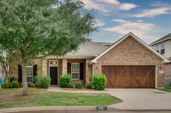 2821 Fox Creek Trail, Arlington, TX 76017