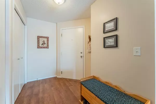 Calgary, AB T2A 7X8,6224 17 AVE SE #1317