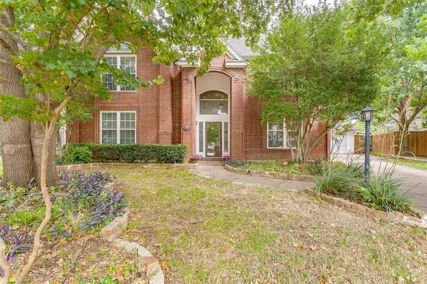 2104 Mikasa Drive, Arlington, TX 76001