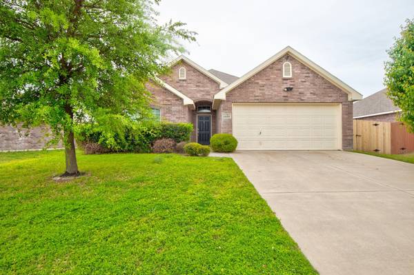 1225 Saltgrass Drive, Crowley, TX 76036