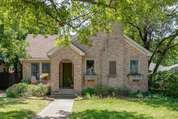 2822 Ivandell Avenue, Dallas, TX 75211