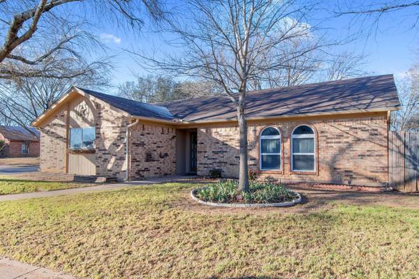 2320 Woodside Drive, Arlington, TX 76016