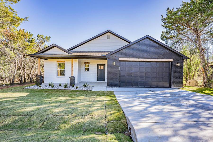 2217 Forest Hill Lane, Granbury, TX 76048