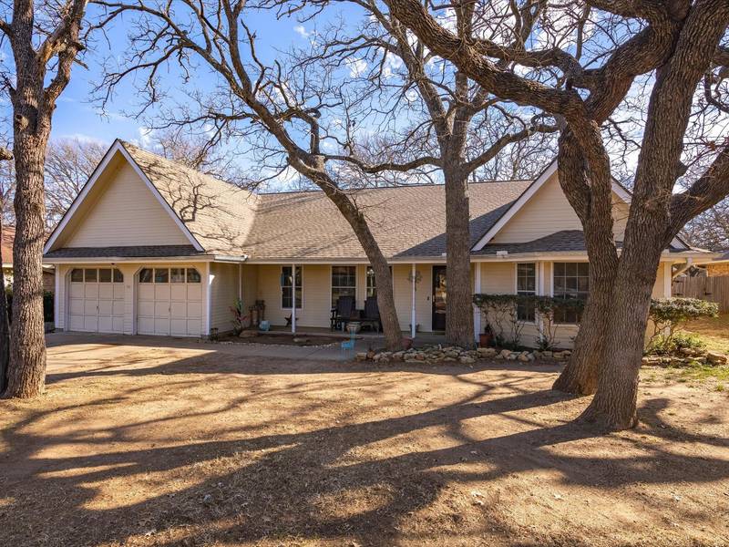 18 Greenbriar Street, Mineral Wells, TX 76067