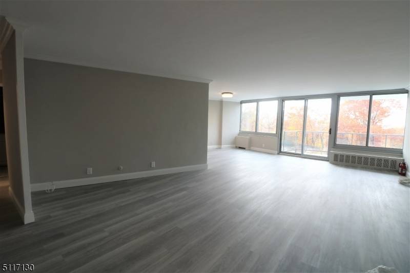 1 Claridge Dr, 102 #102, Verona Twp., NJ 07044