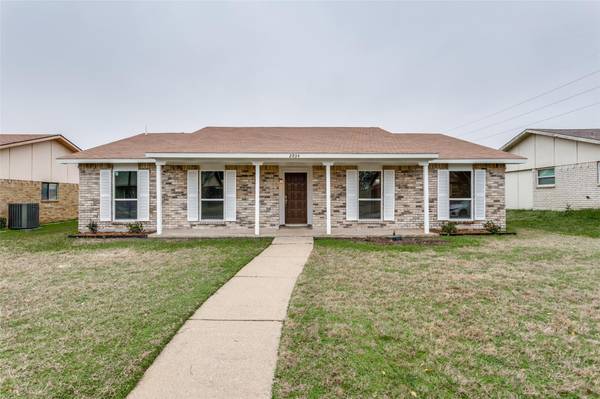 2934 Esquire Lane, Garland, TX 75044