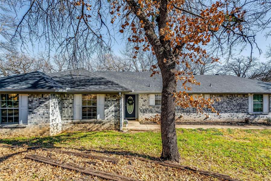 5004 Tahoka Drive, De Cordova, TX 76049