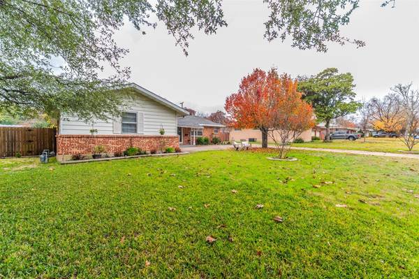 3908 Springbranch Drive, Benbrook, TX 76116