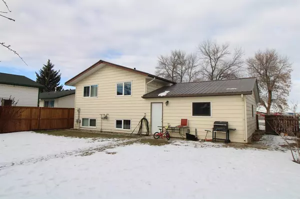 Coaldale, AB T1M 1A7,929 19a ave