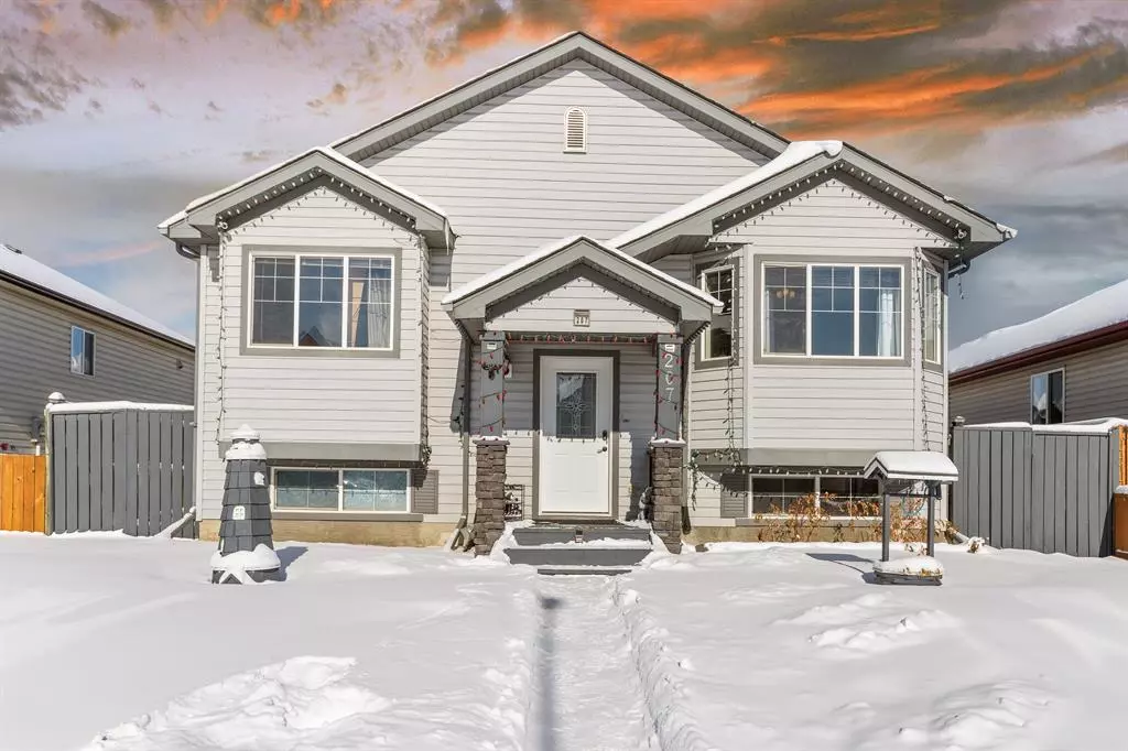 Chestermere, AB T1X 1M2,207 West Creek Close