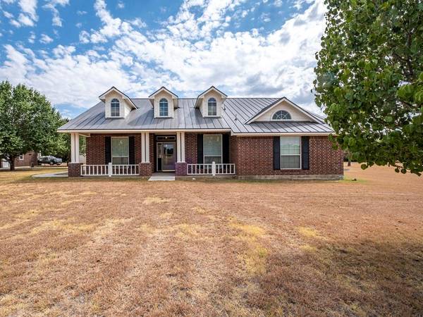 512 W Woodcreek Court,  Granbury,  TX 76049