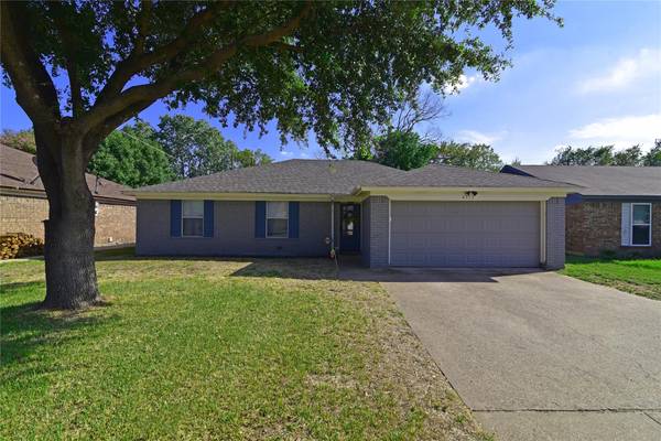 4112 Willow Springs Drive, Arlington, TX 76001