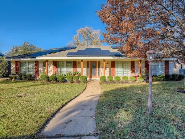 720 Green River Trail, Fort Worth, TX 76103