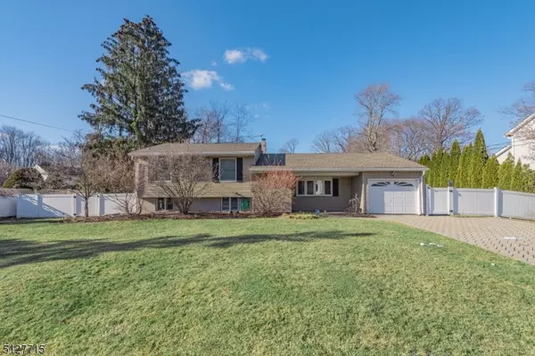 35 Sycamore Dr, Waldwick Boro, NJ 07463