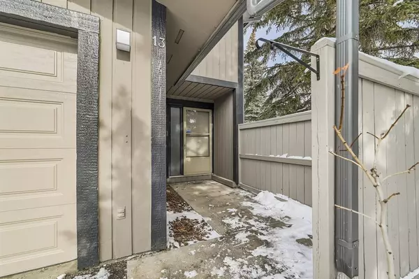 Calgary, AB T3B 4N3,27 Silver Springs DR NW #13