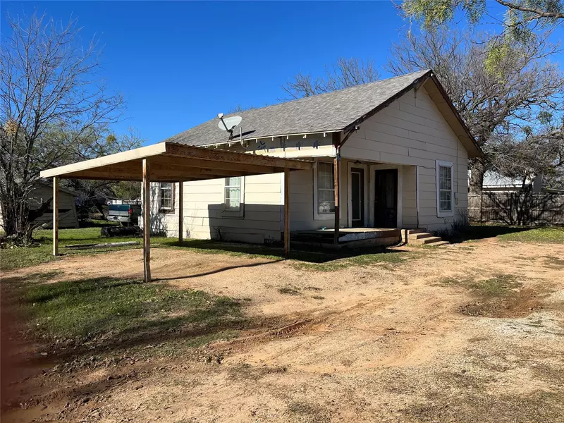 456 S Bell, De Leon, TX 76444