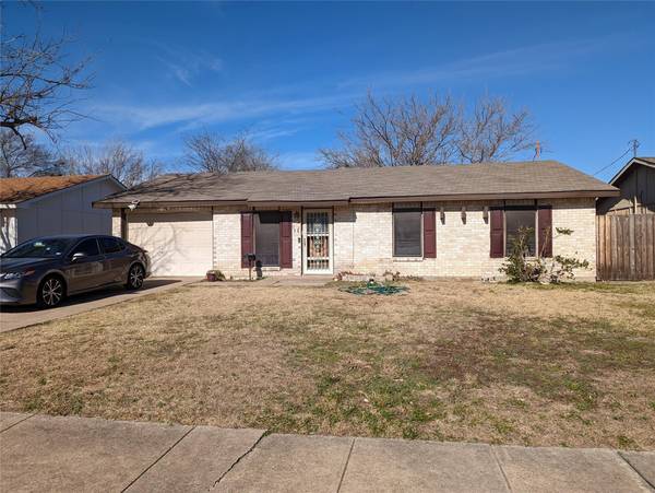 322 Oak Ridge Place, Grand Prairie, TX 75052