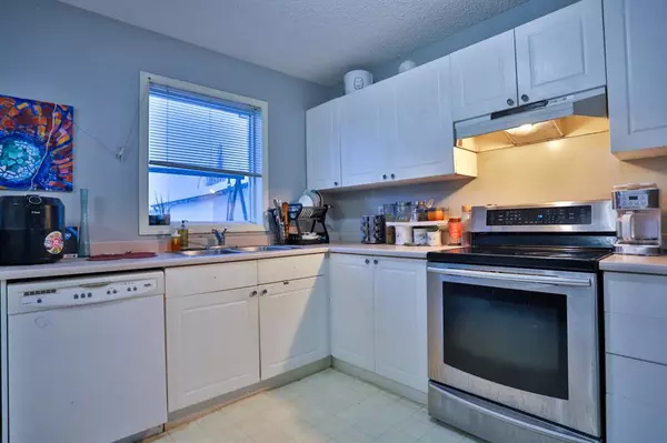 Calgary, AB T3K 5P3,212 Covewood Close NE